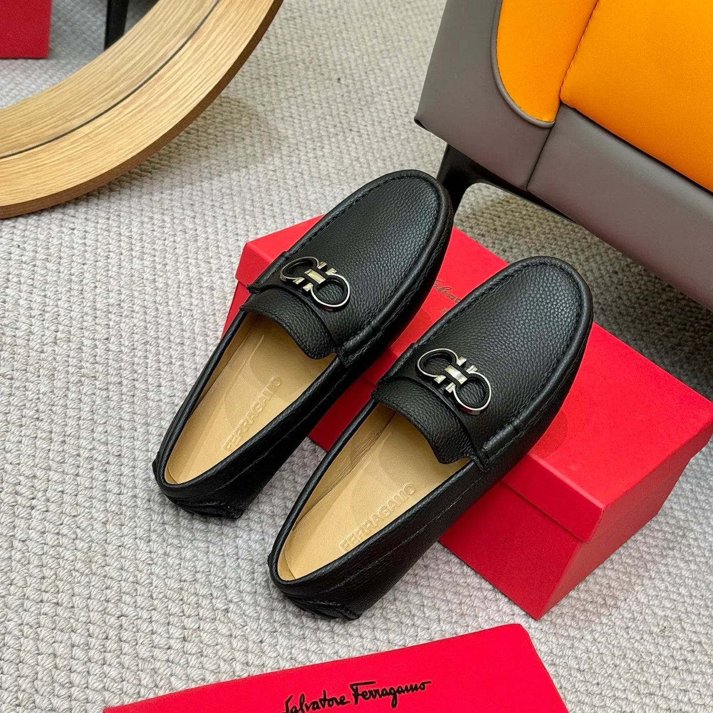 Men's men's shoes 💰420 (Yangli) Ferragamo 〰Ferragamo 2⃣️0⃣️2⃣️5️⃣ New series 👊🏻 Upper 🇮🇹 Italian imported calfskin, original outsole molding. Water-dyed sheepskin lining. The identity of every successful man is set off, and the upper and lower shoes are elegant and stable🚶🏻🚶🏻The high-end custom counter original replica is an eternal classic🔍️Number of codes: 38-46 with counter packaging